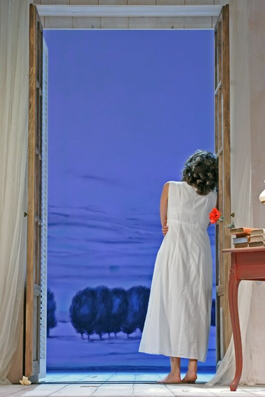 THEATER FUR NIEDERSACHSEN Spielzeit 2012-2013 - Eugen Onegin - Oper von Peter Tschaikowsky Premiere 13-10-2012 Musikalische Leitung: Werner Seitzer, Regie: Hans-Peter Lehmann, Ausstattung: Philippe Miesch, mit: Larina: Christina Baader, Dorothee Schlemm, Tatjana: Antonia Radneva, Olga: Teresa Smolnik, Christina Baader, Filipjewna: Theresa Hoffmann, Eugen Onegin: Timothy Sharp, Albrecht Pöhl, Lenski: Daniel Jenz, Christian Malchow, Triquet: Jam Kristof Schliep, Fuerst Gremin: Levente Gyoergy, Hauptmann: Jesper Mikkelsen, Saretzki: Piet Bruninx, Statisterie, Opernchor, Orchester Foto Andreas Hartmann, Luisenstrasse 13, 31141 Hildesheim - fotoaha@aol.com