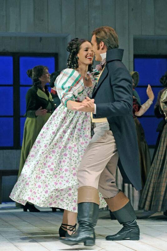 THEATER FUR NIEDERSACHSEN Spielzeit 2012-2013 - Eugen Onegin - Oper von Peter Tschaikowsky Premiere 13-10-2012 Musikalische Leitung: Werner Seitzer, Regie: Hans-Peter Lehmann, Ausstattung: Philippe Miesch, mit: Larina: Christina Baader, Dorothee Schlemm, Tatjana: Antonia Radneva, Olga: Teresa Smolnik, Christina Baader, Filipjewna: Theresa Hoffmann, Eugen Onegin: Timothy Sharp, Albrecht Pöhl, Lenski: Daniel Jenz, Christian Malchow, Triquet: Jam Kristof Schliep, Fuerst Gremin: Levente Gyoergy, Hauptmann: Jesper Mikkelsen, Saretzki: Piet Bruninx, Statisterie, Opernchor, Orchester Foto Andreas Hartmann, Luisenstrasse 13, 31141 Hildesheim - fotoaha@aol.com