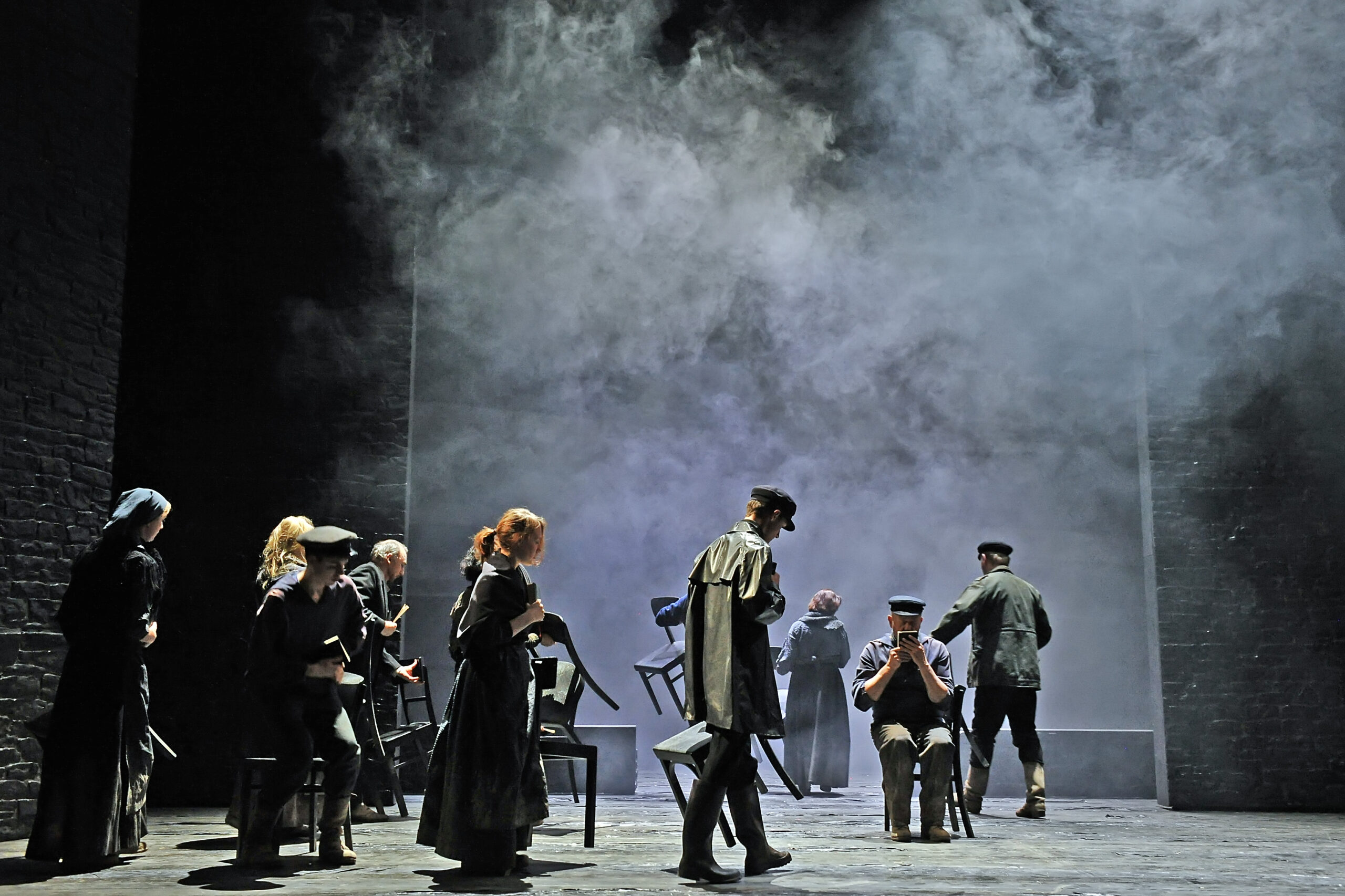 PETER GRIMES - Scénographie et Costumes Philippe Miesch