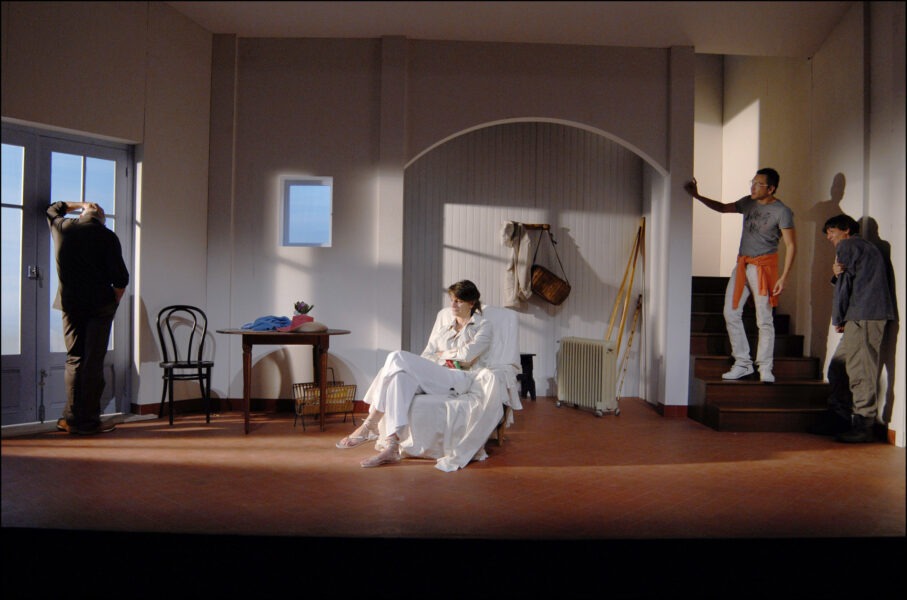 LES SINCERES Auteur : MARIVAUX Mise en scene : LIERMIER Jean Decor : MIESCH Philippe Lumiere : BERNARD Yves Avec : BRUNE Cecile:la marquise BERGE Sylvia:Araminte PAVLOFF Alexandre:Ergaste CLOAREC Christian:Dorante SICARD Julie:Lisette Lieu : Comedie Francaise Studio Theatre Ville : Paris Le : 12 09 2007 © Brigitte ENGUERAND