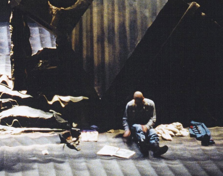 L’HISTOIRE DU SOLDAT / LA COMEDIE SUR LE PONT Scénographie Philippe Miesch