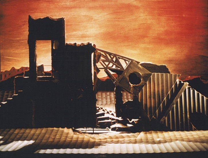 L’HISTOIRE DU SOLDAT / LA COMEDIE SUR LE PONT Scénographie Philippe Miesch